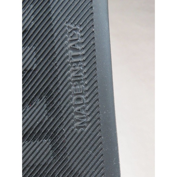 FERRAGAMO GROOVE 10 BLACK LEATHER STRAP GANCINI RUBBER LOGO SANDALS SLIDES 13 M - Picture 12 of 14